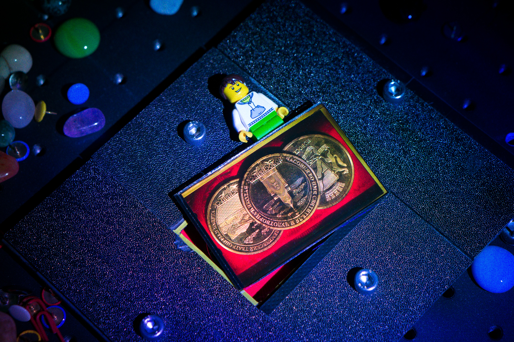 Hologram medals restored by RGB lasers
